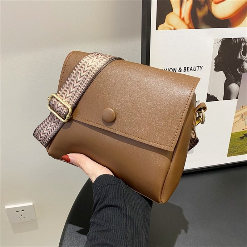 Women Fashion Icon - Tas Popok Desainer Ikonik Untuk Wanita